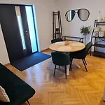 דירה Anna S Cozy With Private Forest, Canopy Terrace & Parking, Near Red Bull Ring *