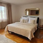 Anna S Cozy With Private Forest, Canopy Terrace & Parking, Near Red Bull Ring