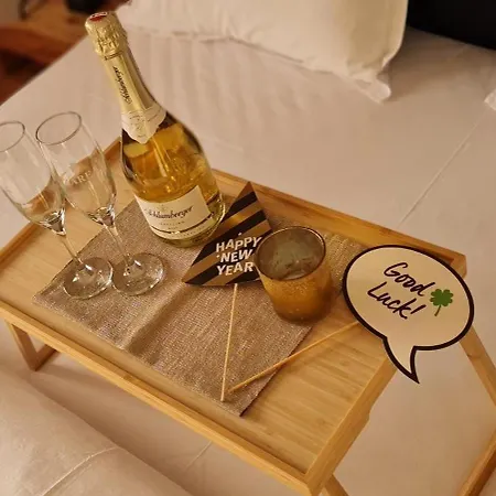 Anna S Cozy With Private Forest, Canopy Terrace & Parking, Near Red Bull Ring شقة *