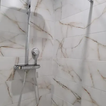 Διαμέρισμα Anna S Cozy With Private Forest, Canopy Terrace & Parking, Near Praebichl