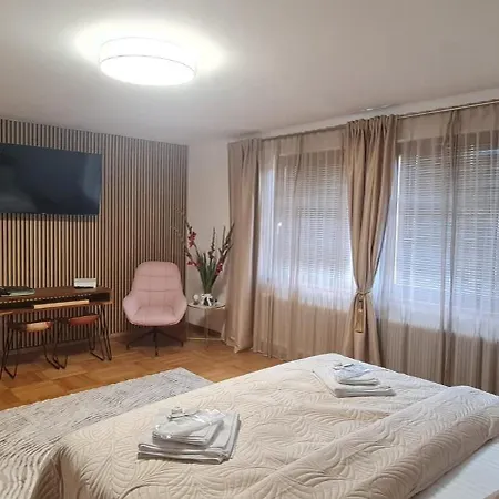 شقة Anna S Cozy With Private Forest, Canopy Terrace & Parking, Near Red Bull Ring