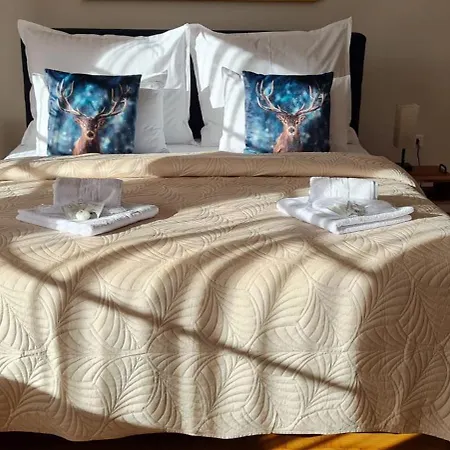 Anna S Cozy With Private Forest, Canopy Terrace & Parking, Near Red Bull Ring