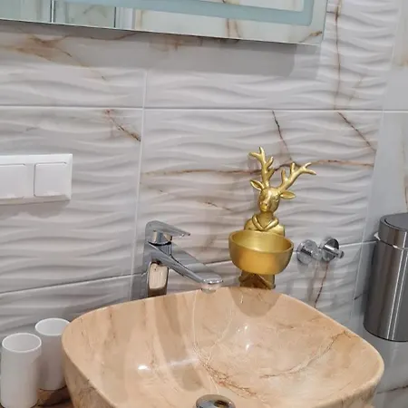 Διαμέρισμα Anna S Cozy With Private Forest, Canopy Terrace & Parking, Near Praebichl