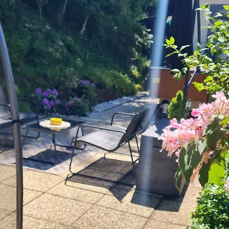Anna S Cozy With Private Forest, Canopy Terrace & Parking, Near Red Bull Ring شقة