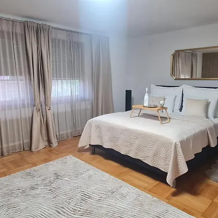Anna S Cozy With Private Forest, Canopy Terrace & Parking, Near Red Bull Ring *