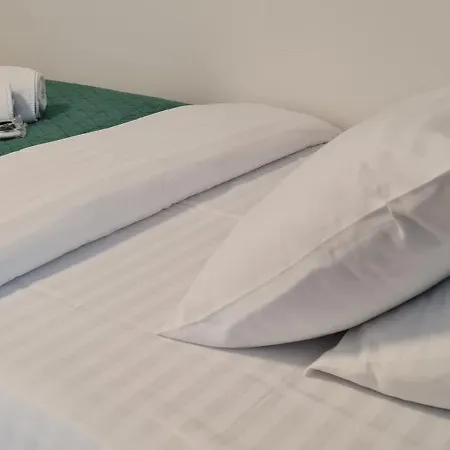 Anna S Cozy With Private Forest, Canopy Terrace & Parking, Near Red Bull Ring Apartmán *