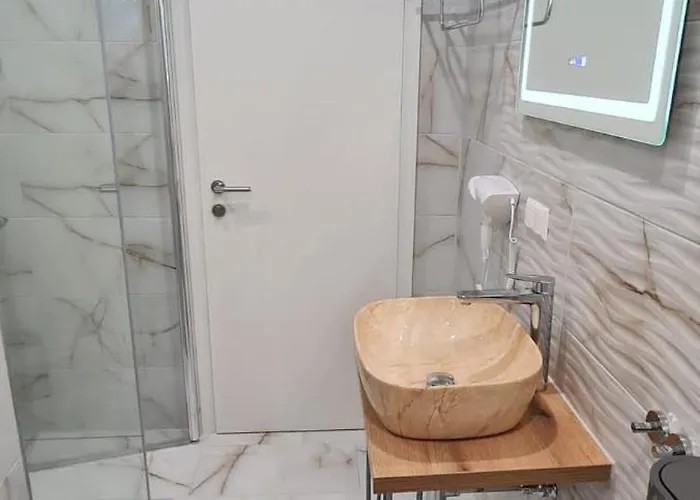 Anna S Cozy With Private Forest, Canopy Terrace & Parking, Near Praebichl Apartmán