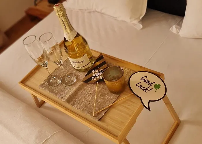 Anna S Cozy With Private Forest, Canopy Terrace & Parking, Near Praebichl 아파트 *