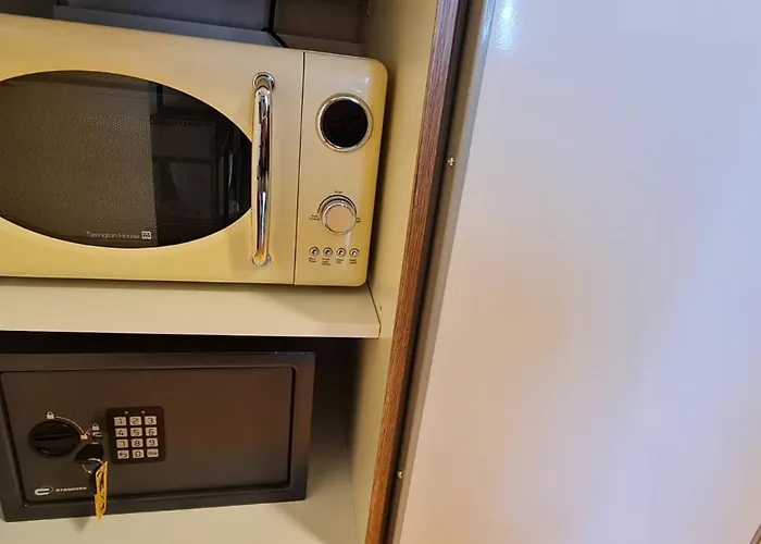 Anna S Cozy With Private Forest, Canopy Terrace & Parking, Near Praebichl 아파트 장크트 미하엘 인 오베르슈타이어마르크