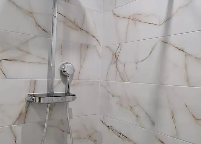 아파트 Anna S Cozy With Private Forest, Canopy Terrace & Parking, Near Praebichl