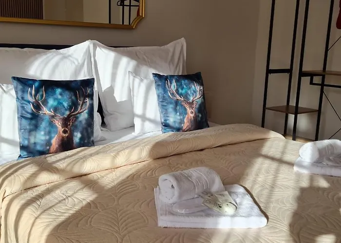 Anna S Cozy With Private Forest, Canopy Terrace & Parking, Near Praebichl 아파트