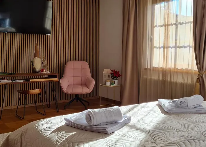 Anna S Cozy With Private Forest, Canopy Terrace & Parking, Near Praebichl Apartmán *