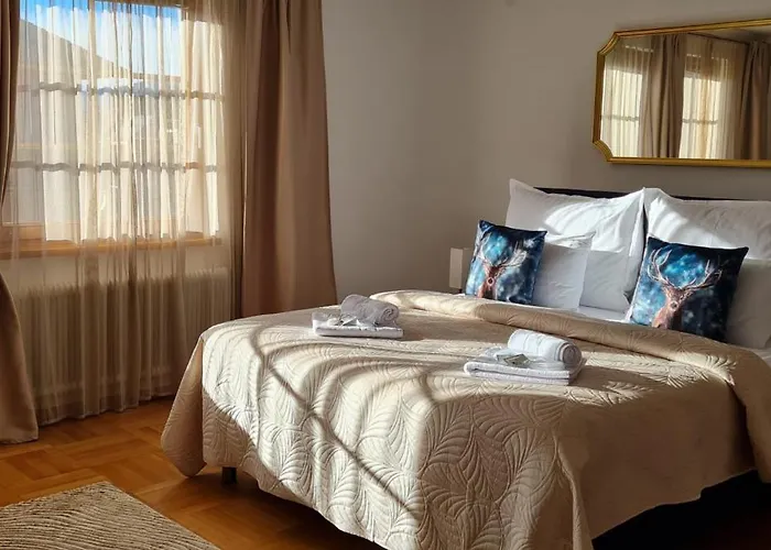 Apartmán Anna S Cozy With Private Forest, Canopy Terrace & Parking, Near Praebichl *