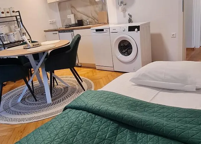 아파트 Anna S Cozy With Private Forest, Canopy Terrace & Parking, Near Praebichl *